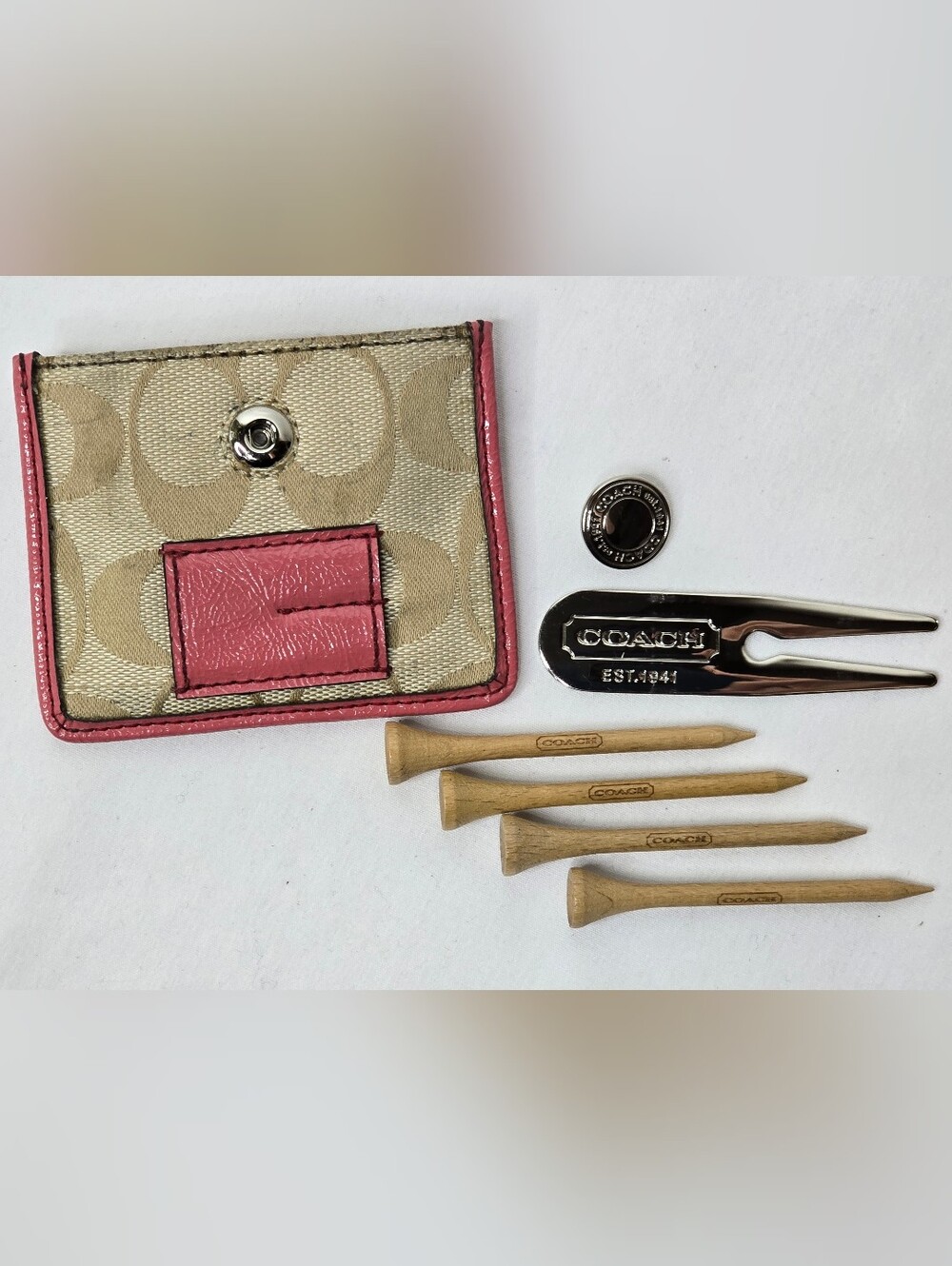 Coach RARE VTG Signature Golf Tee Holder Set Pink Removable Ball Marker Divot